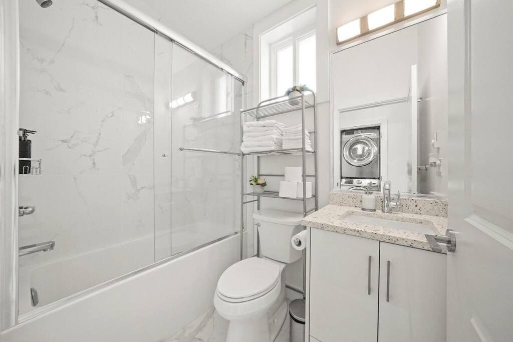 Entire New Cozy And Modern 2-Storey House Vancouver Extérieur photo