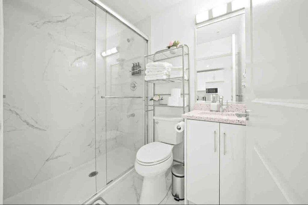 Entire New Cozy And Modern 2-Storey House Vancouver Extérieur photo