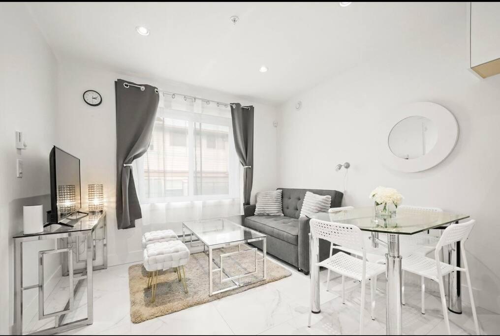 Entire New Cozy And Modern 2-Storey House Vancouver Extérieur photo