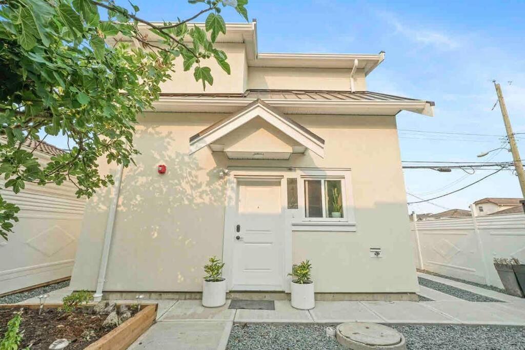 Entire New Cozy And Modern 2-Storey House Vancouver Extérieur photo