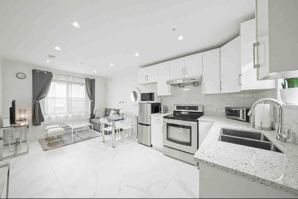 Entire New Cozy And Modern 2-Storey House Vancouver Extérieur photo