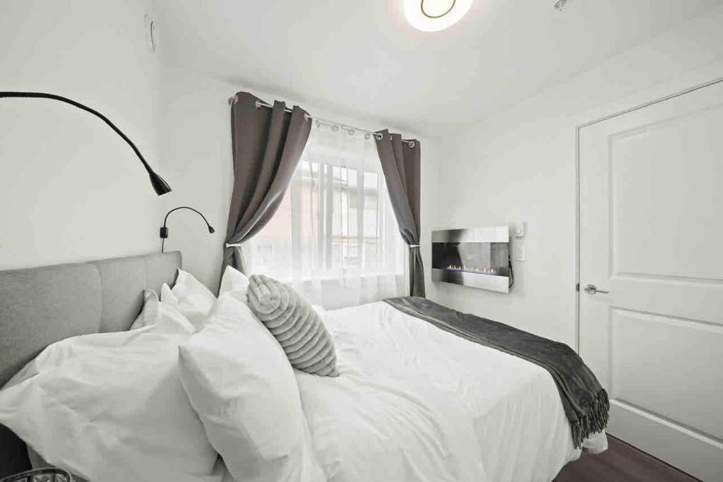 Entire New Cozy And Modern 2-Storey House Vancouver Extérieur photo