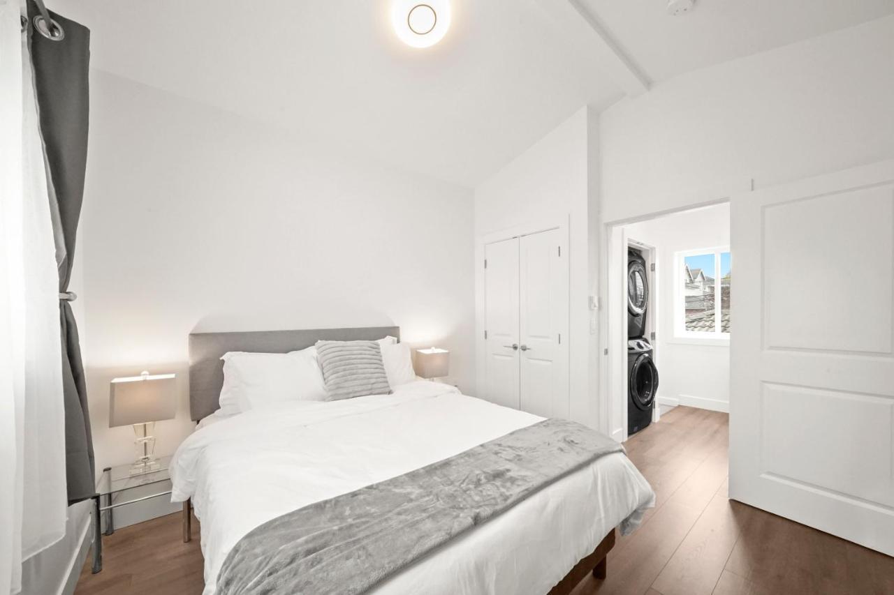 Entire New Cozy And Modern 2-Storey House Vancouver Extérieur photo