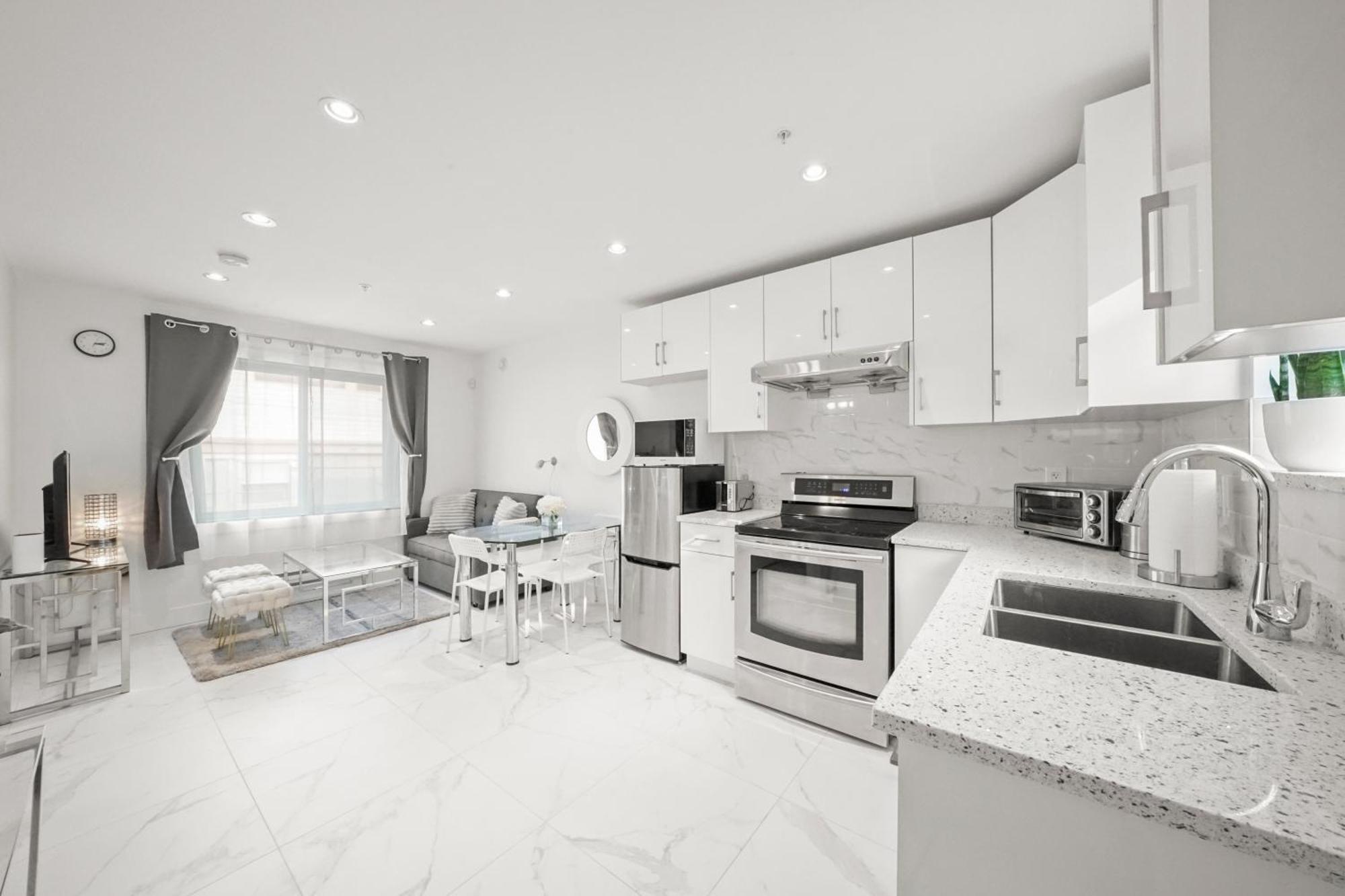 Entire New Cozy And Modern 2-Storey House Vancouver Extérieur photo