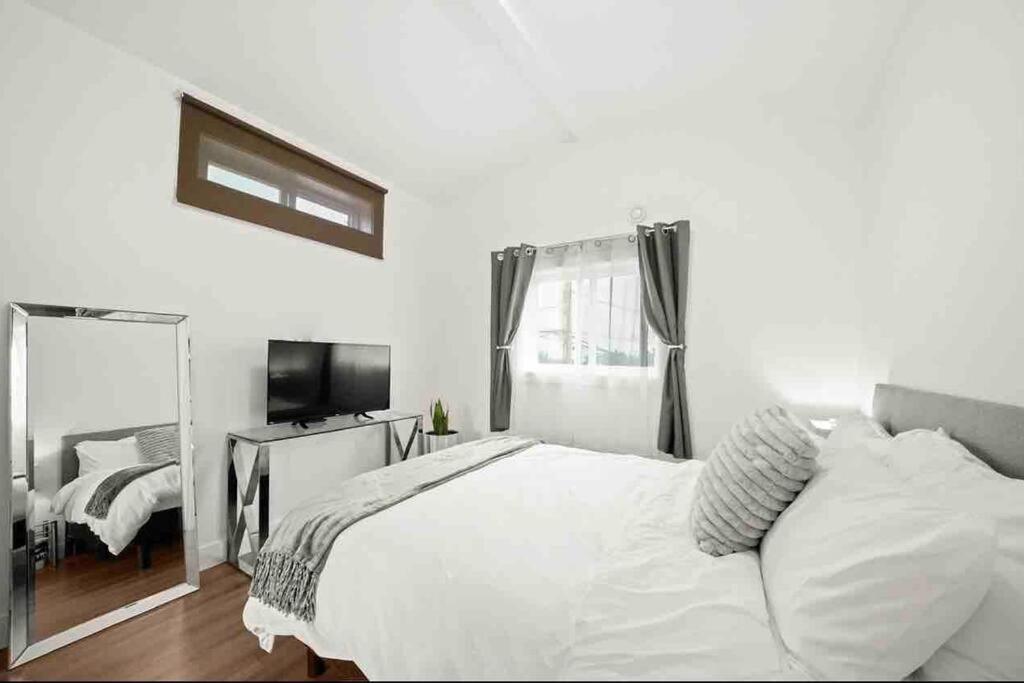 Entire New Cozy And Modern 2-Storey House Vancouver Extérieur photo